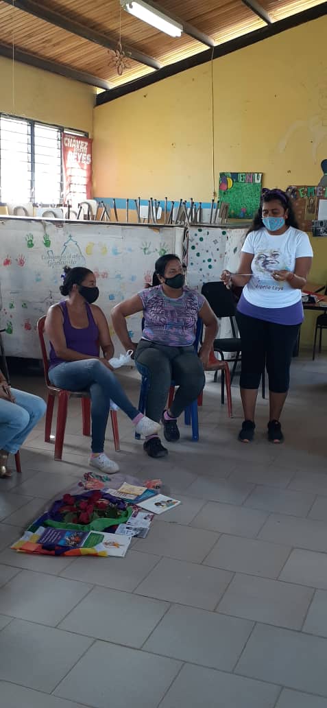 #feminismopopular 
El viernes 18 de Junio se realizó en el C.C Playa III conversatorio para promover el Comité de Mujer e Igualdad de Género como parte de las acciones para fortalecer el feminismo popular y comunal en el territorio.
#Unioncomunera