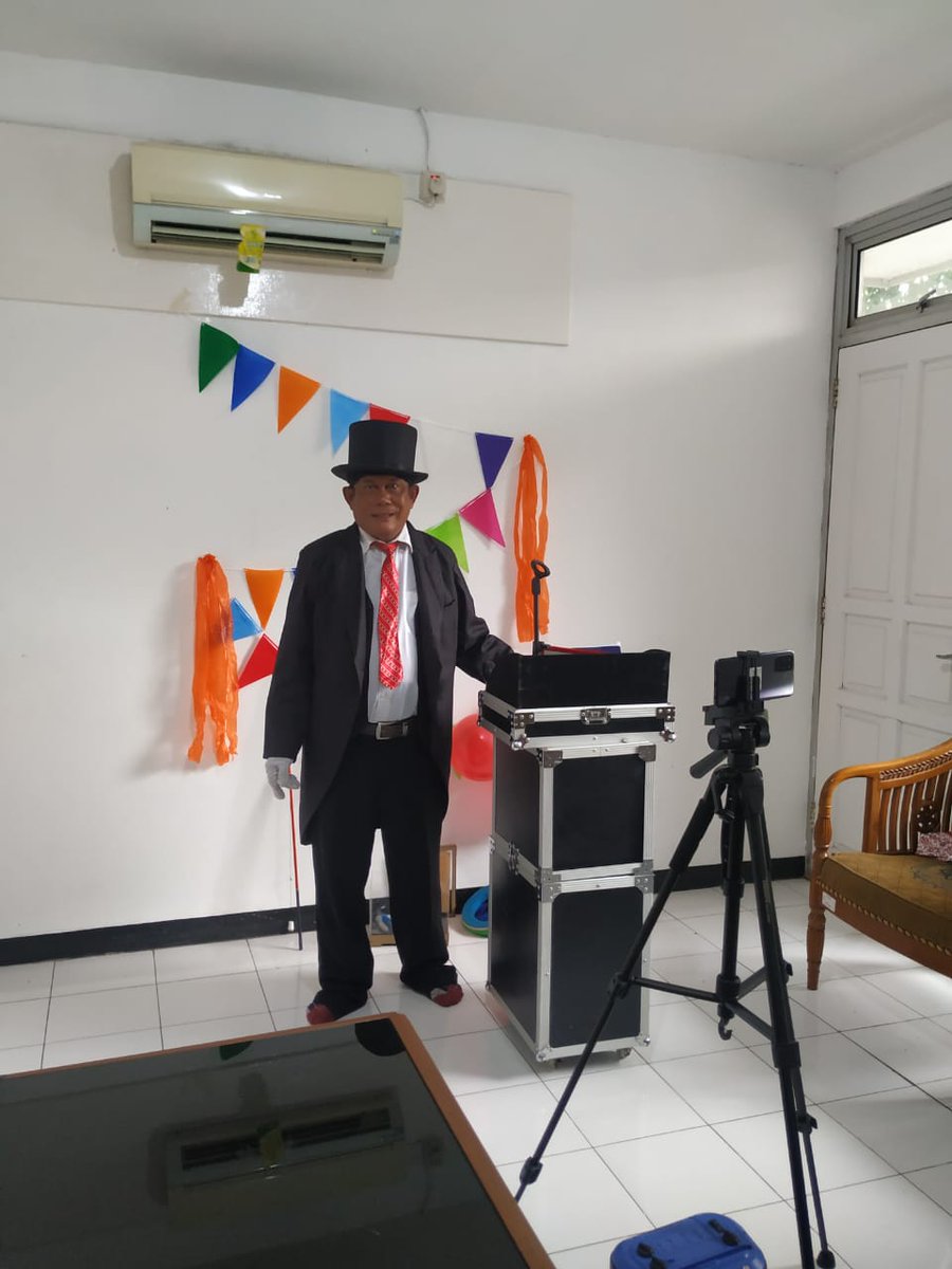 Acara perpisahan tgl. 19 Juni 2021. Di Labschool. Duren sawit. BADUT, SULAP, MC, DLL. Untuk Memeriahkan Pesta Ulang Tahun / Khitanan. Hub: Suharno ( Harno Badut ) . Jl. Darma Putra 7 , Rt. 09/07, Kebayoran Lama Selatan .Jakarta Selatan.Hp.wa . 081315455443, 081315725338.