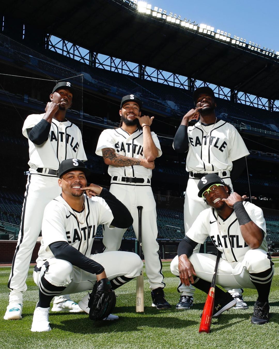 MLB on X: The Giants and Mariners paid tribute to the Negro