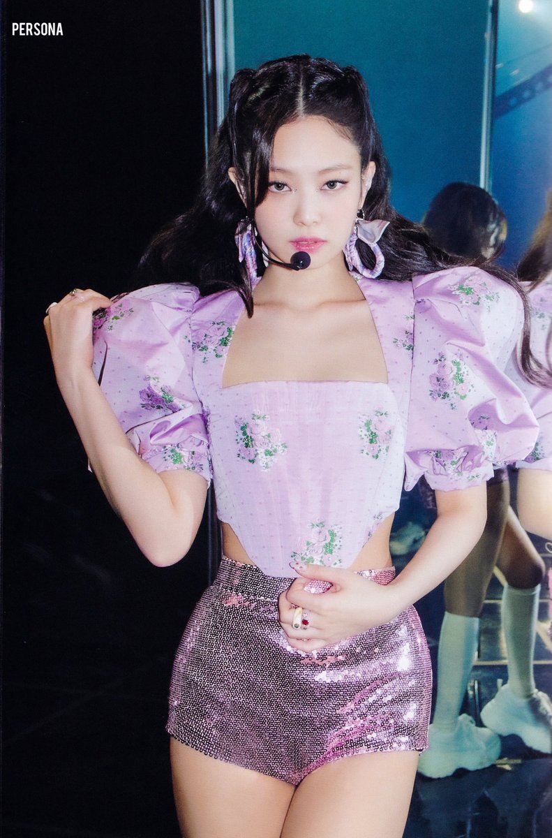 jenniesarchive's tweet photo. jennie's duality at her finest https://t.co/S12jFwqBNL