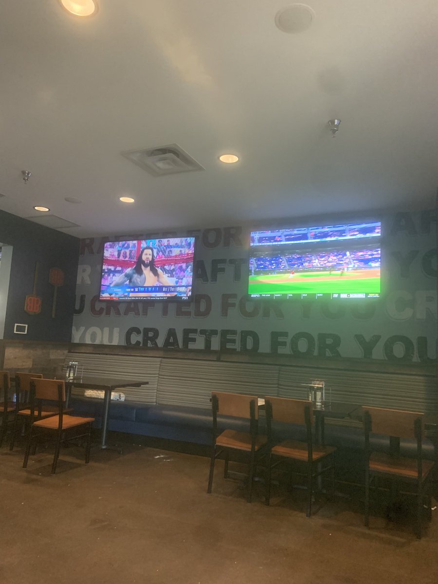 FairfieldMarlin's tweet photo. Having a night with the boys eating 🍕 and watching @VandyBoys @boombozztn #MarlinFAM #ThisIsTheWay https://t.co/7VxntbQCuU