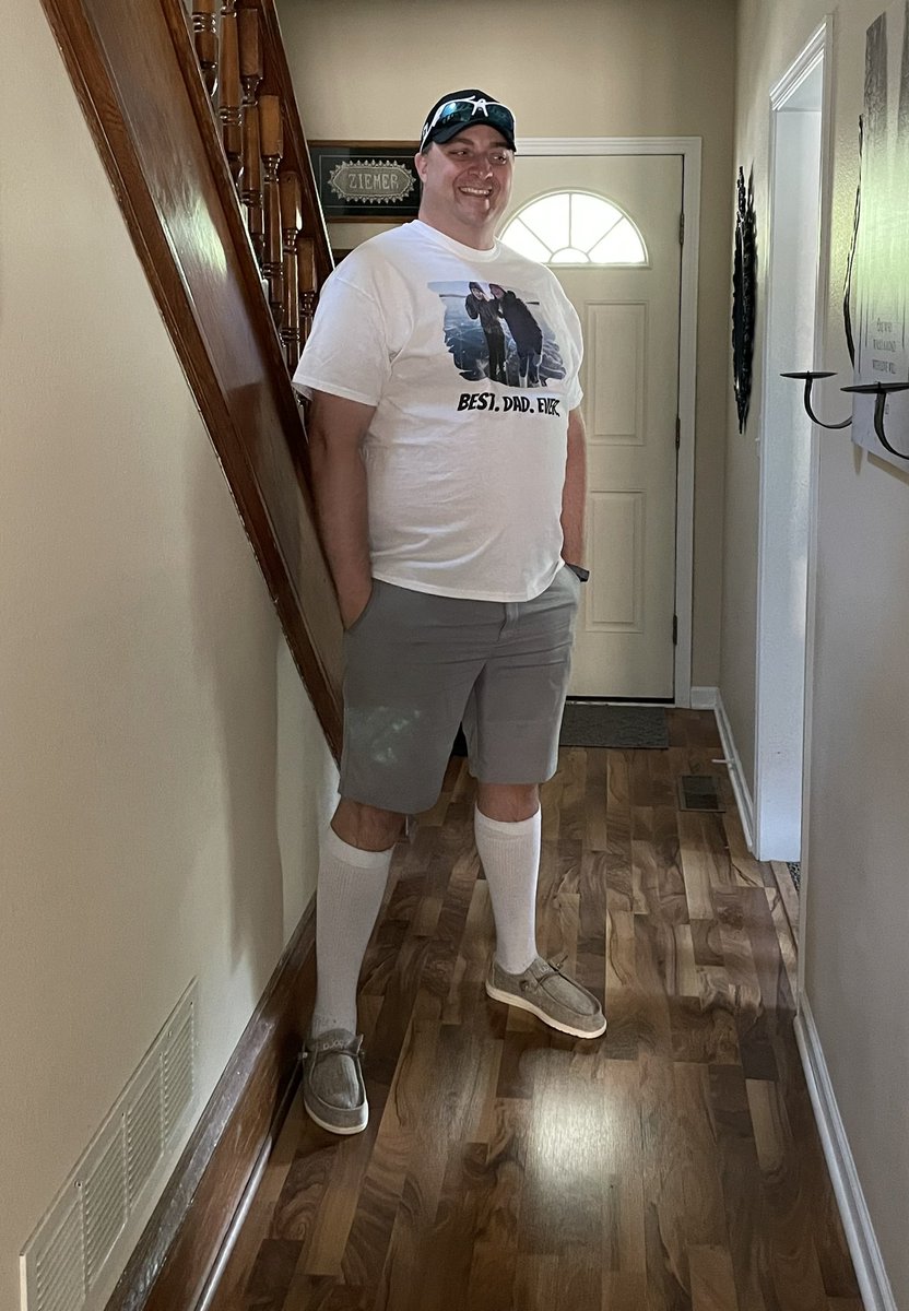 AaronZ_21's tweet photo. Love my daughters who got me this fashionable T-shirt #Dadcred https://t.co/nlTkHyCM9D