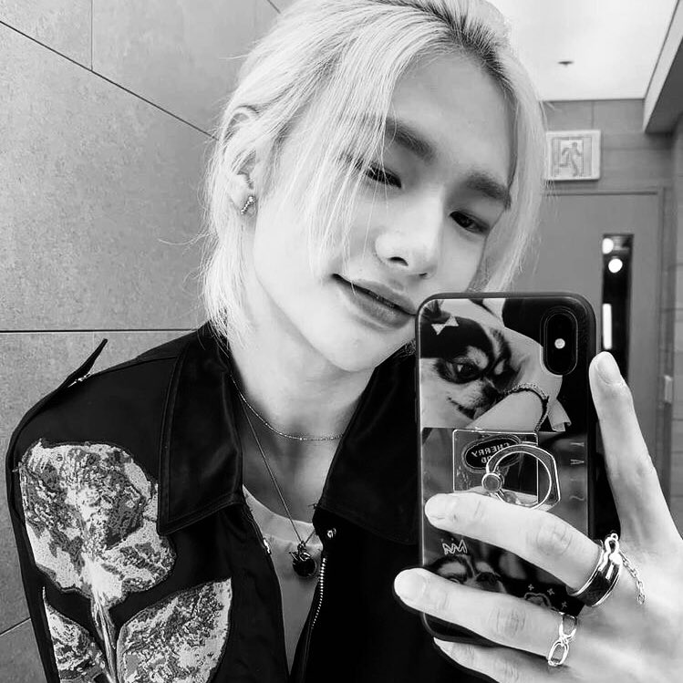 yellowjeongin's tweet photo. AU Hyunin

Donde en una noche en el bar Hyūnj1n se pasa de copas y tiene la increíble idea de escribirle un mensaje a su crush Y4ng J3øng1n https://t.co/OTq5kti4Zm