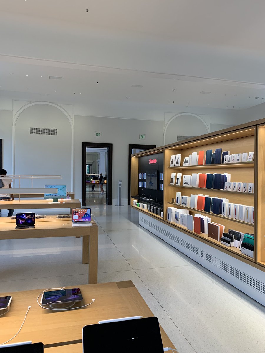 lindamania0420's tweet image. #applecarnegielibrary カーネギー図書館に併設されたアップルストア
美し過ぎる