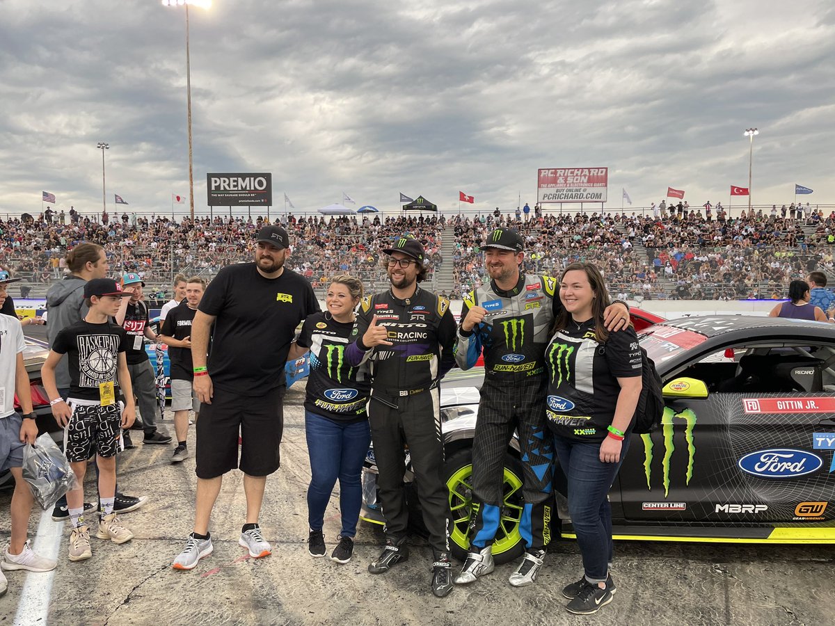 The <a href="/autozone/">AutoZone</a> team had a chance to snap a pic with <a href="/ChelseaDeNofa/">Chelsea DeNofa</a> and <a href="/VaughnGittinJr/">Vaughn Gittin Jr.</a> before #FDNJ kicked off. #FormulaD #GetInTheZone