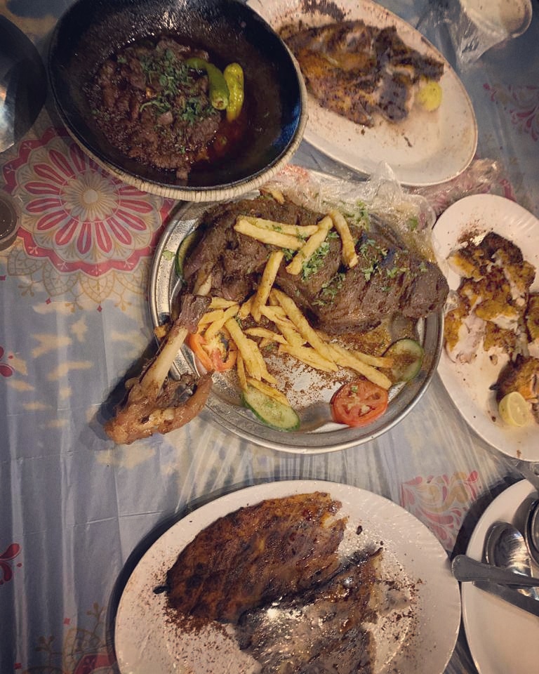 zeshanxafar1's tweet photo. #muttonsajji 🧡 #muttonkarahi 😍
#griledfish 🔥 https://t.co/8oCxJOH4QA