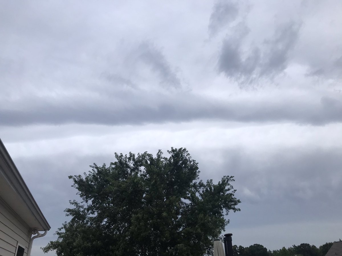 AmyJ9173's tweet photo. #mooresvilleweather #clouds @wxbrad https://t.co/r0Rk0zrgmS