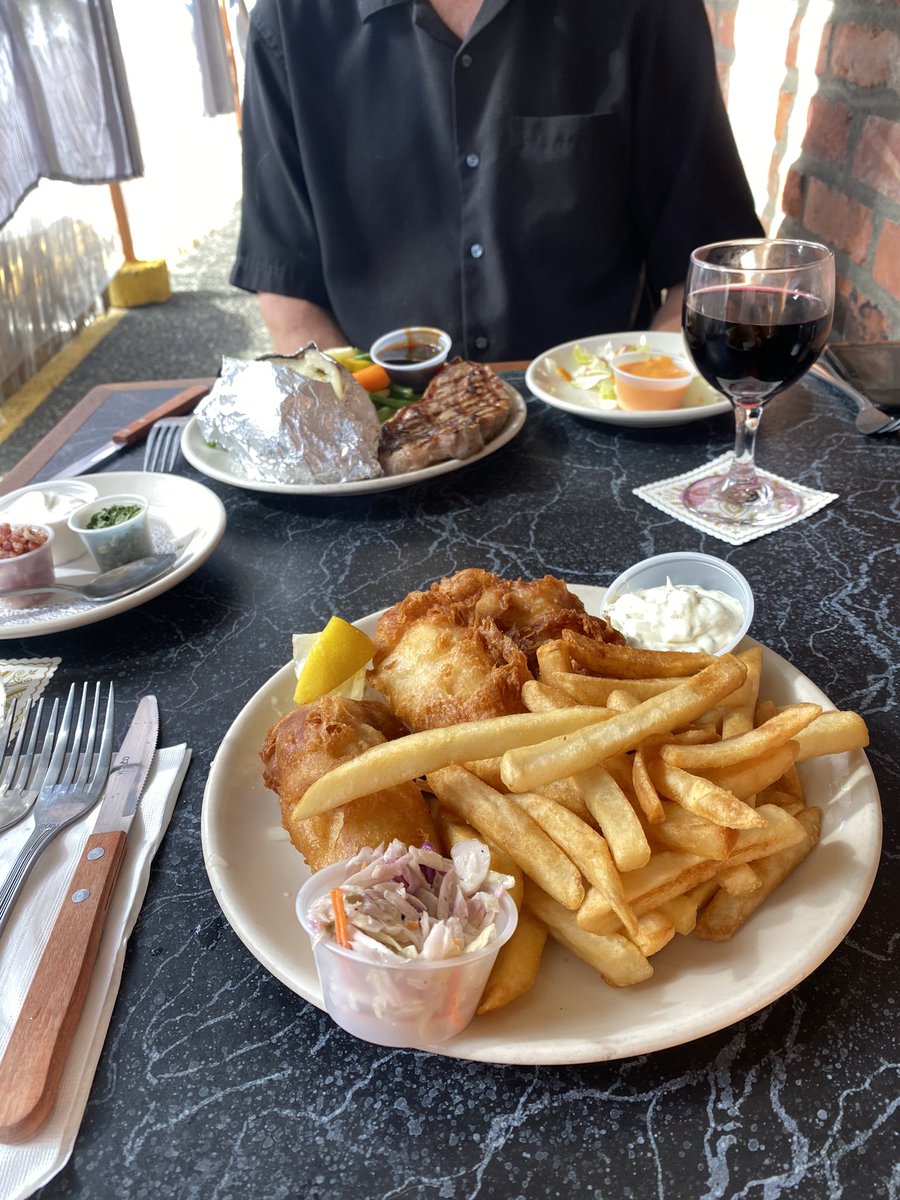 cide411's tweet image. Outdoor dining @WedgwoodBroiler