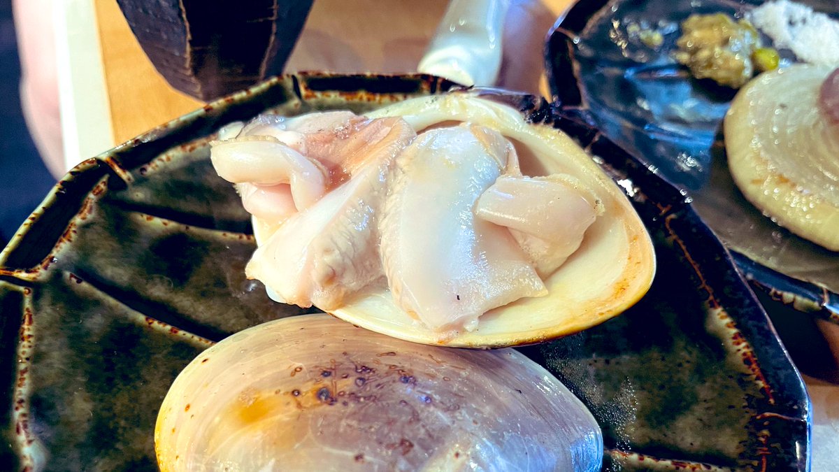 営業再開したと知って、久しぶりに大好きな学芸大学の「ひとひら」へ。

やっぱここは最高…

美味しい魚と日本酒のセレクション。
お肉も天ぷらも何頼んでも美味しい。

来月学芸大学から引っ越すので、ひとひらにあまり行けなくなるのが寂しいです…