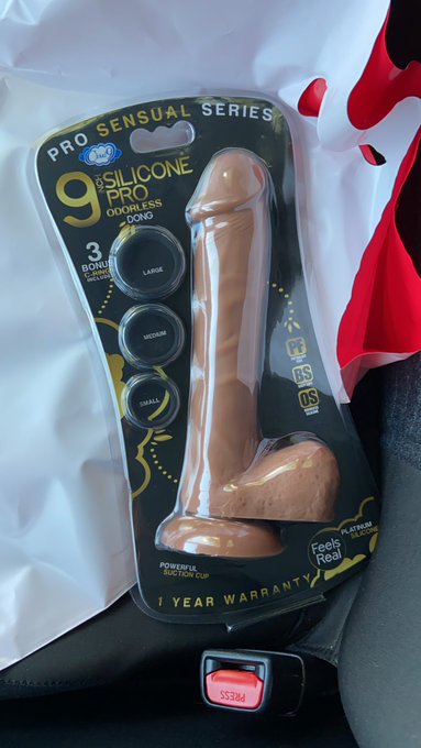 Who wants a custom vid of me using this? ;) #sextoy #xxx #onlyfans #gayporn #biporn #twink #onlyfanswhore