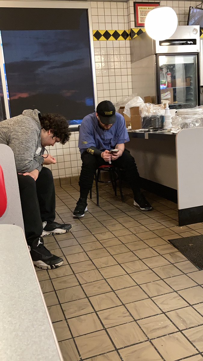 Jeffhatewaffles's tweet photo. working hard or hardly working? https://t.co/cwaTkvTQjG