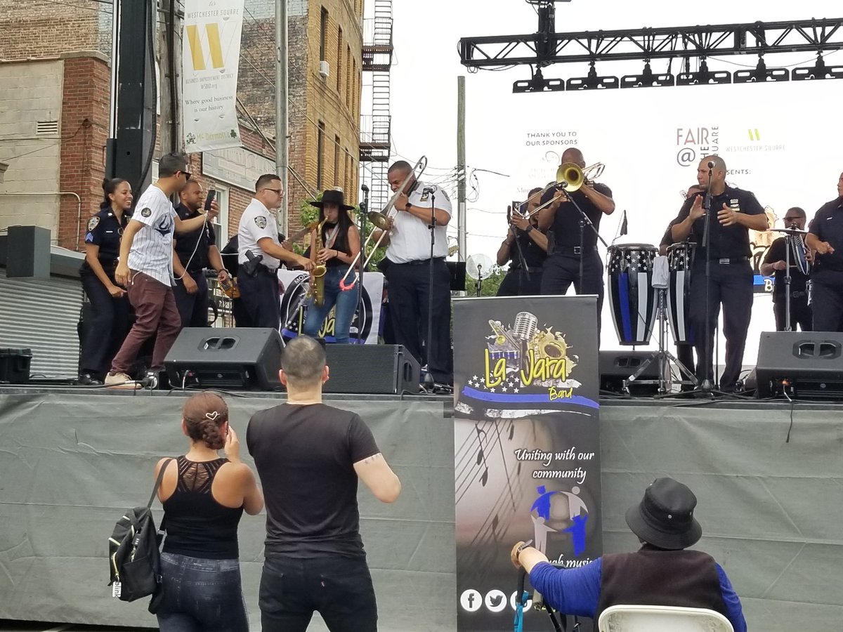 Cappytann's tweet photo. Thank you to everyone who hung out with us at the @fairatthesquare in @wsbid ! We had an absolute blast with you! Have a wonderful weekend!
- Cappytann
#FairAtTheSquare #WSBID #CappytannsCornerPresents #cappytann #BronxBestShots #InTheBoogieDown #EverydayBronx #BronxPrimeShot https://t.co/lGKMpHU6MX