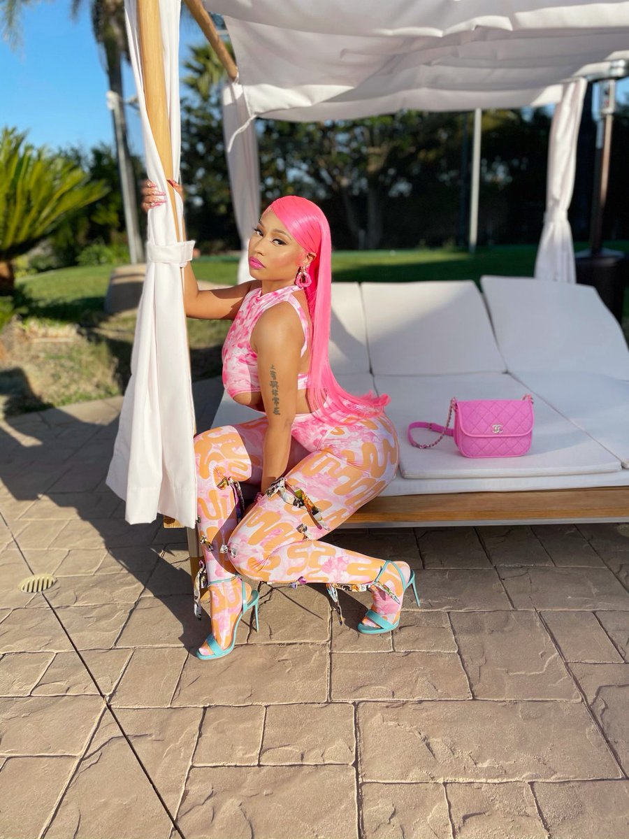 Minaj_Legion's tweet photo. “Itty Bitty Piggy” has now surpassed “Fractions” and is now @NickiMinaj’s highest charting solo song on Apple Music. https://t.co/I0XhMPtv81