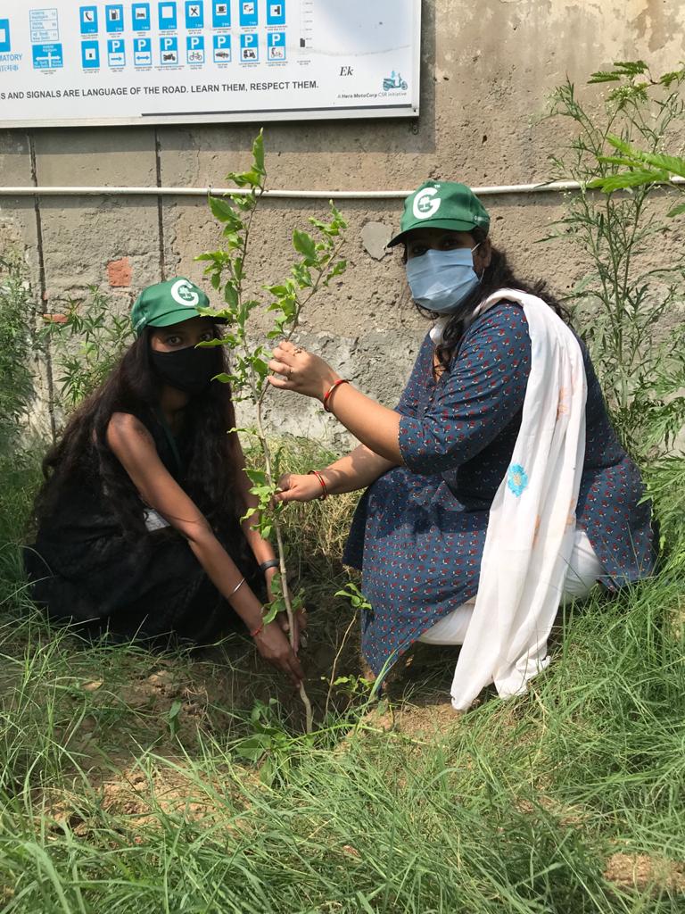 Small Tree 🌲 plantation drive organized by Green-O-Tech India with the mission of keeping mother earth greener.
#LetsBreathearth #WeSupportRecycling #SaveTrees <a href="/i_PrashantRana/">Prashant Rana 💯% FB</a> <a href="/elonmusk/">Elon Musk</a> <a href="/GreenWarriorA/">Green Warrior Award</a>