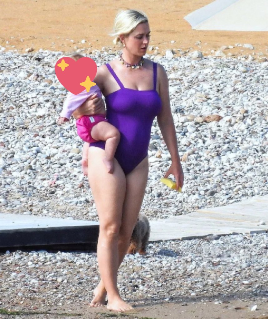 Katy Perry - Σελίδα 44 E4SZrDqXoAECKnL?format=jpg&name=medium