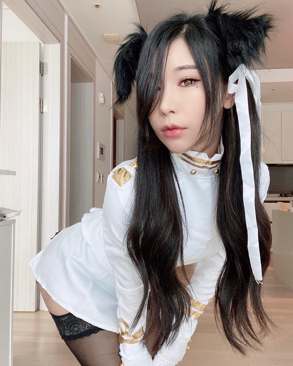 Lucyinthe3's tweet photo. More #atago cosplay pics 🙈💗
#cosplayer #AzurLane #koreangirl https://t.co/rlEZWm82ZN