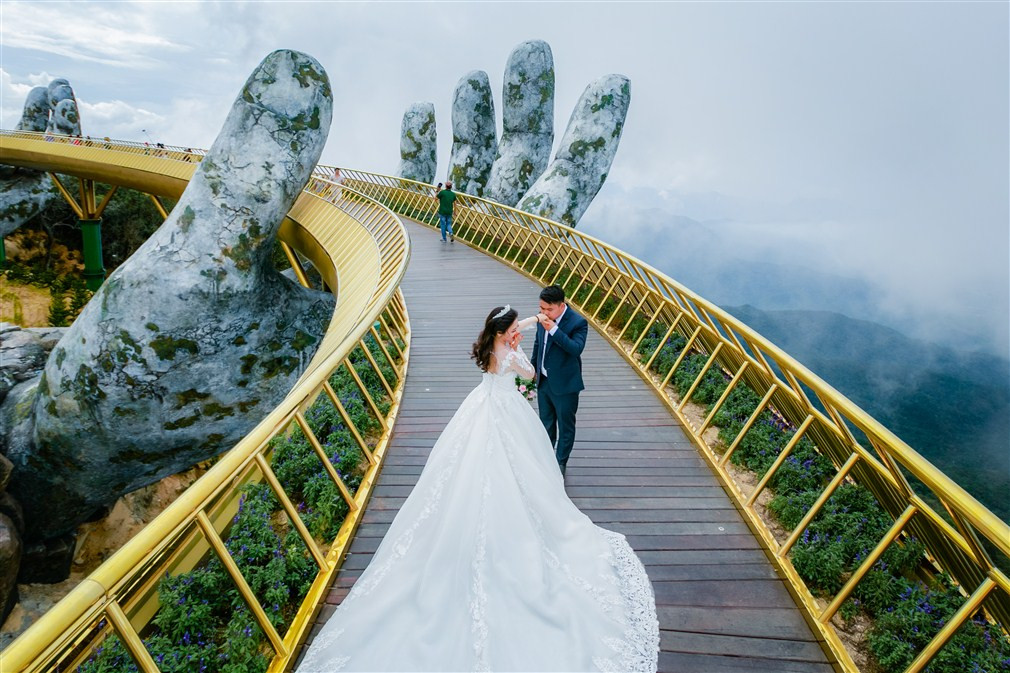 vietindotravel's tweet photo. It is one of the best favorite places for pre-wedding photo. It is Golden Bridge in Danang city, Vietnam.
Photo: ST
#Photo #Tour #Danang #Golden_Bridge https://t.co/rBhEYHOmVX
