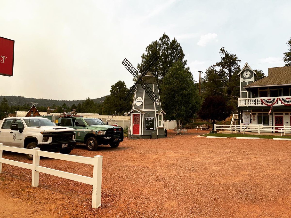 EricaReportsAll's tweet image. Just got these photos from Amber Eilers, owner of The Strawberry Inn in Strawberry. She had to evacuate her whole hotel Friday as the #BackboneFire crept closer. Now she’s housing firefighters. Were told space in Payson is limited. #12News @12News