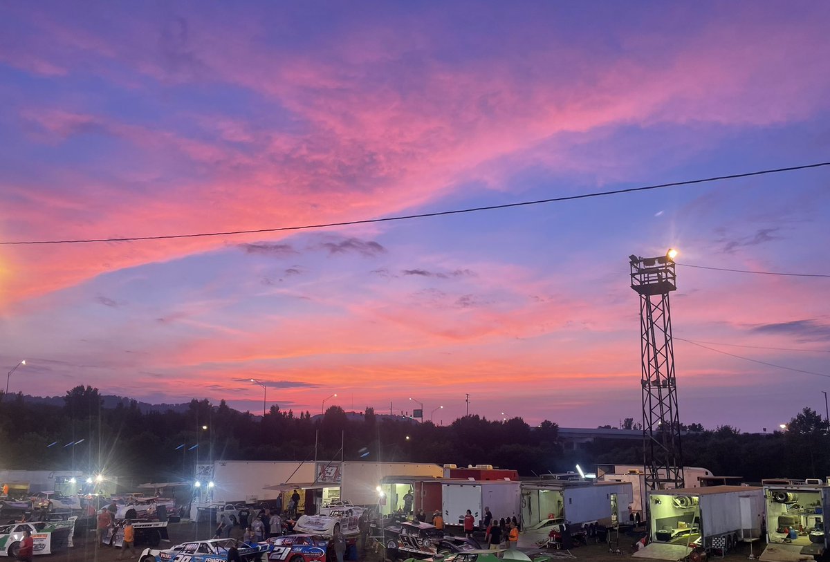 Brookiebubdad's tweet photo. #portsmouthracewaypark #SaturdayNight https://t.co/nEFMuOncOy