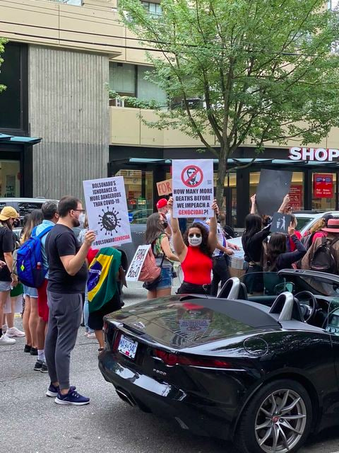 MidiaNINJA's tweet photo. Vancouver, Canadá, também é Fora Bolsonaro! Fotos: /f_camila #19JForaBolsonaro #19J https://t.co/DfRQ6bICse
