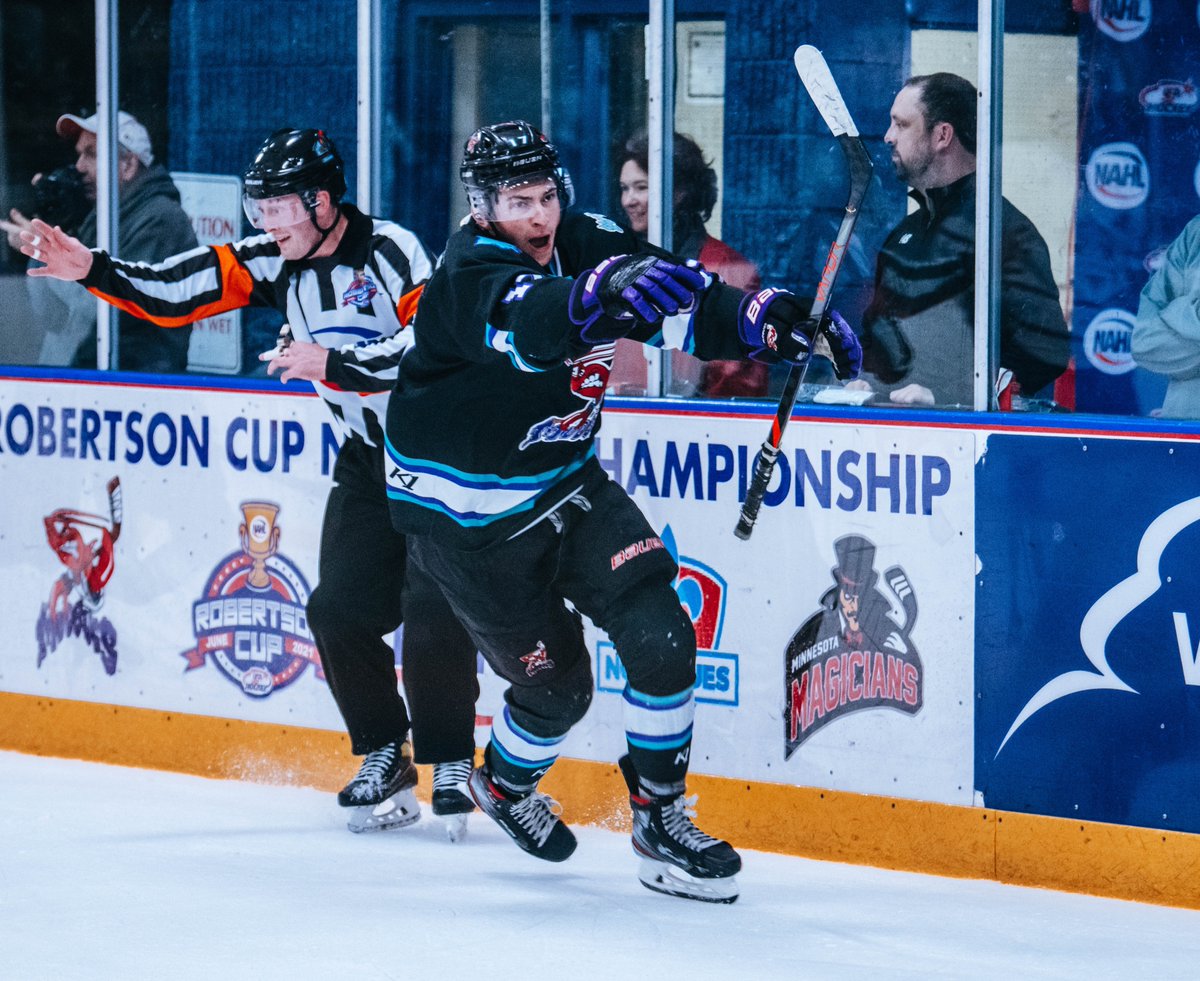 YouthHockeyHub's tweet photo. NAHL Robertson Cup Final

Braiden Dorfman scored two in the first to give the Mudbugs the 2-0 lead over the Nordlques. https://t.co/NEpR8hL0RQ