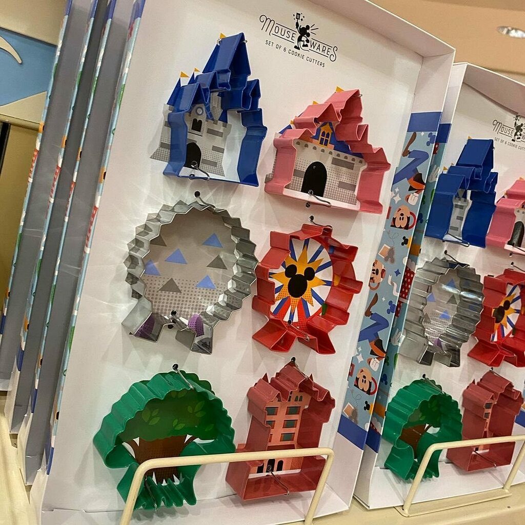 DLifestylers's tweet photo. Repost from @themagicshopper using @RepostRegramApp - Disney Parks cookie cutters back Message @themagicshopper to order #disneyeats #disneyfood #disneybaking #disneyparks #epcot #magickingdom #disneyhome https://t.co/vnc7KDSnGi https://t.co/ksXB53AeWR