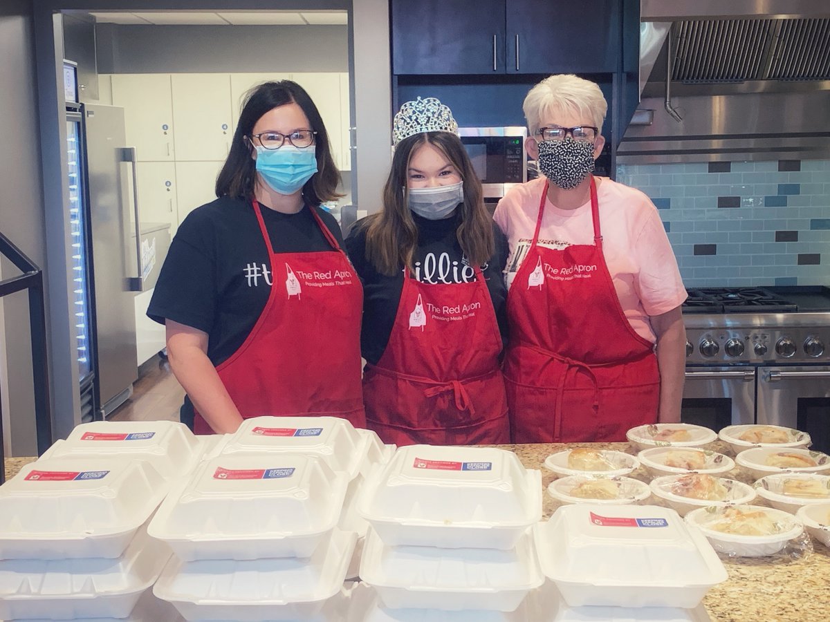 rmhcarnla's tweet photo. Thanks to Tillie Nall, National American Miss Arkansas Junior Teen, for making breakfast for families this morning and bringing pop tabs!
-
#redapron
#KeepingFamiliesClose 
#forrmhc https://t.co/MW4PWOXIat