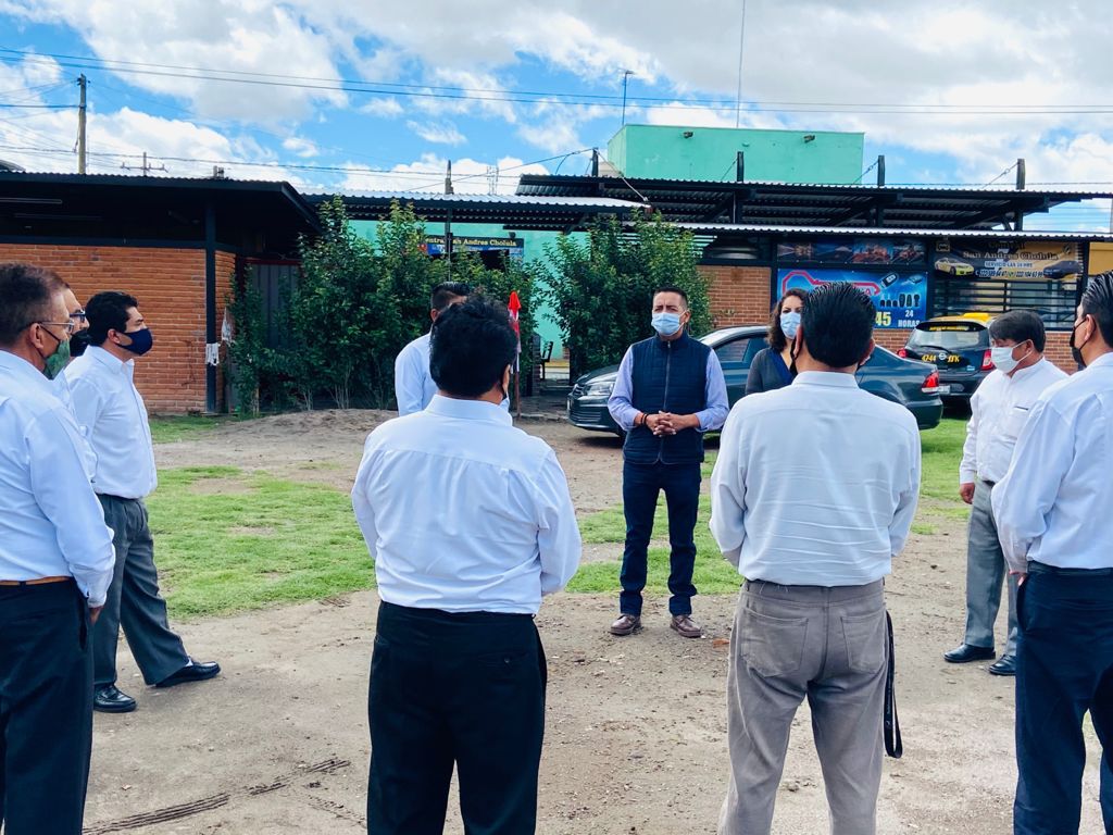 Hoy me reuní con mis amigos taxistas de la "Central San Andrés Cholula", vamos a trabajar de la mano para sacar adelante a nuestro municipio. El #CambioDeRumbo llegó para poner en acción mi plan de gobierno.