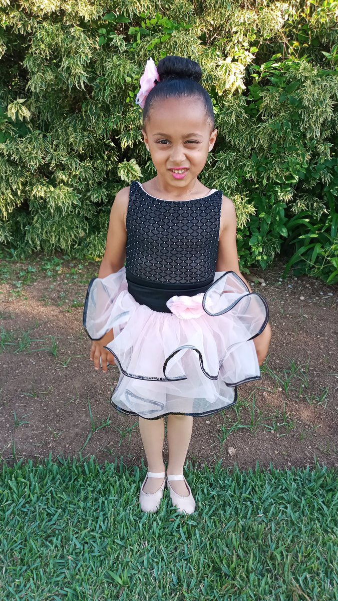 GMoney_29's tweet photo. @EvaMira_19 π§π½ at her Dance ππ½ πΆ recital 2021 with DanceSations. 6/19/2021
#EvannaMirai #Daddy #Dancing #DanceSations #SummerRectial2021 https://t.co/Sd0udIBevo