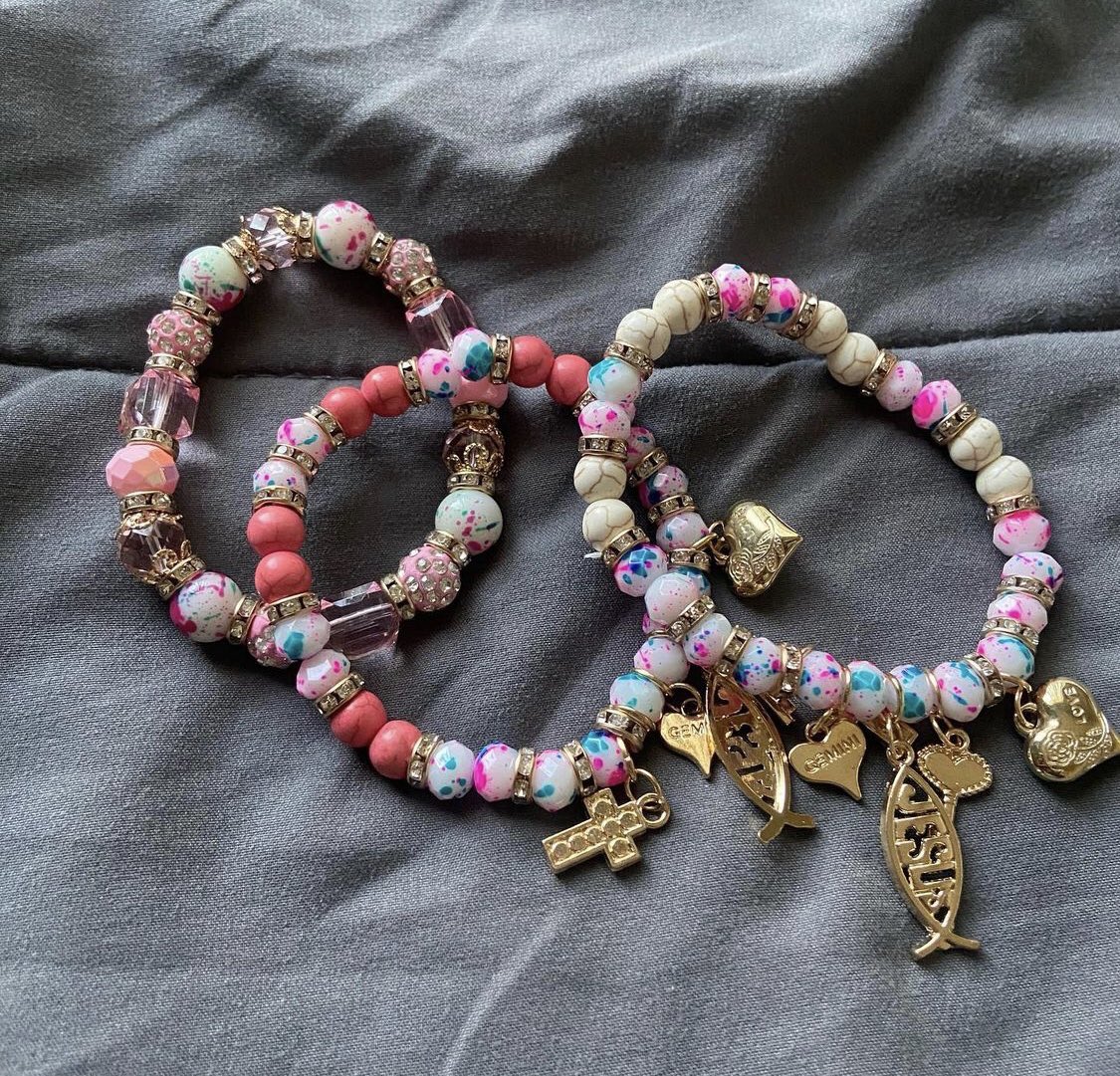 emareneegreen's tweet photo. Shop @beautyyispromised 😍 bracelets available 💛 

#beautyyispromised #blackownedbusiness #smallbusiness #accessories #fashion https://t.co/7ant2ySbin