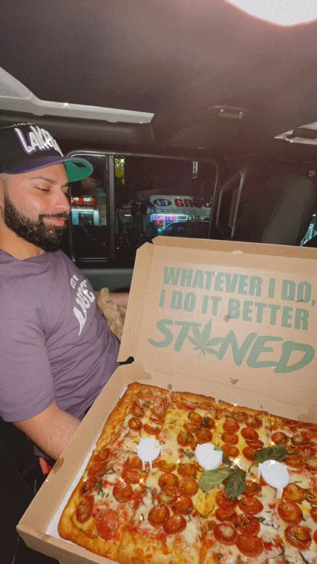 Mr23IsTooDope's tweet image. And that’s a fact! 😏 #pizzapusha