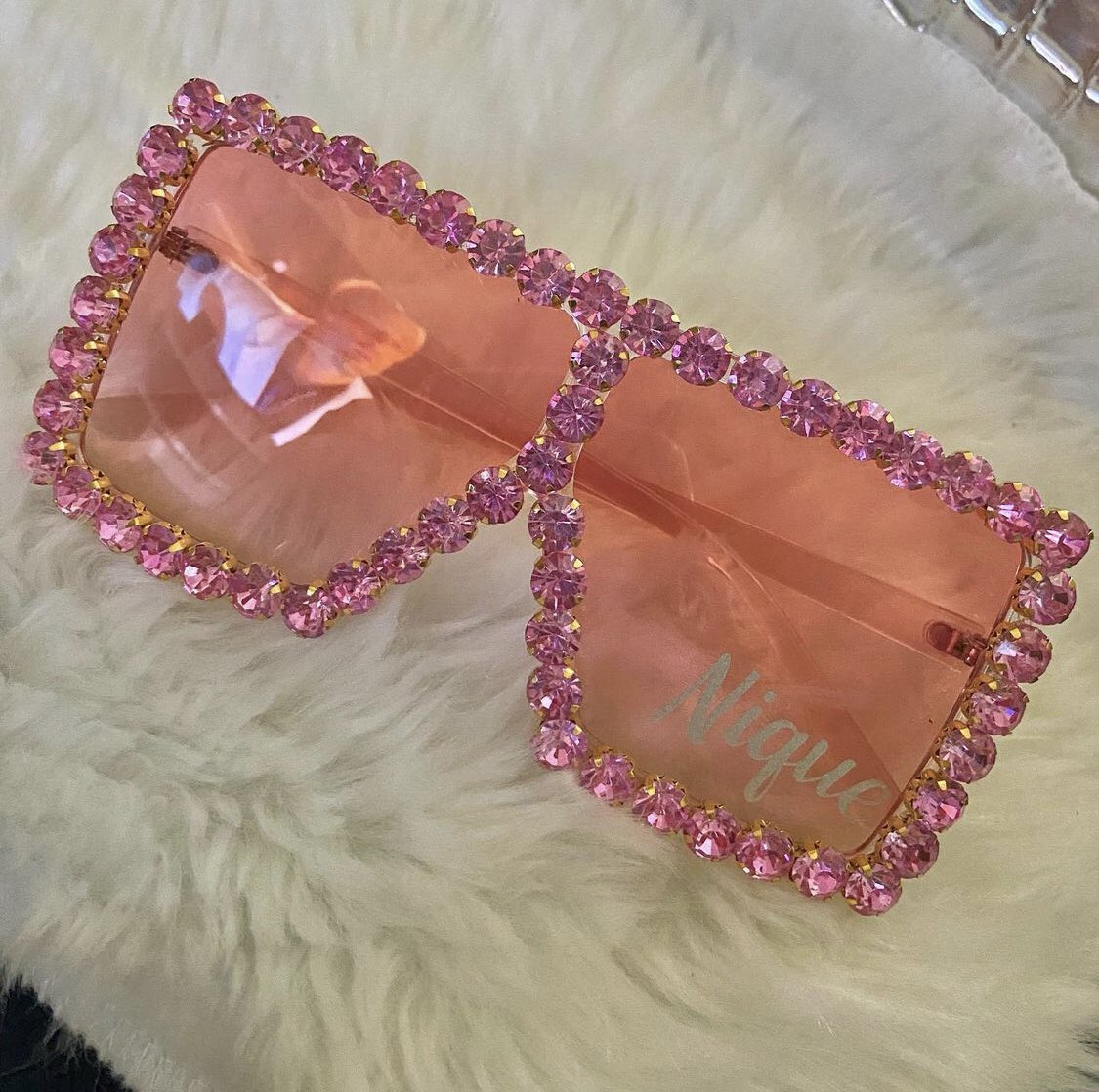 emareneegreen's tweet photo. Custom shades 💖😍 

#beautyyispromised #BlackOwnedBusiness #smallbusiness #shades #blingedout #fashion #hotgirlsummer #customoreder #retweet #like #comment https://t.co/jUCCKu7V2D