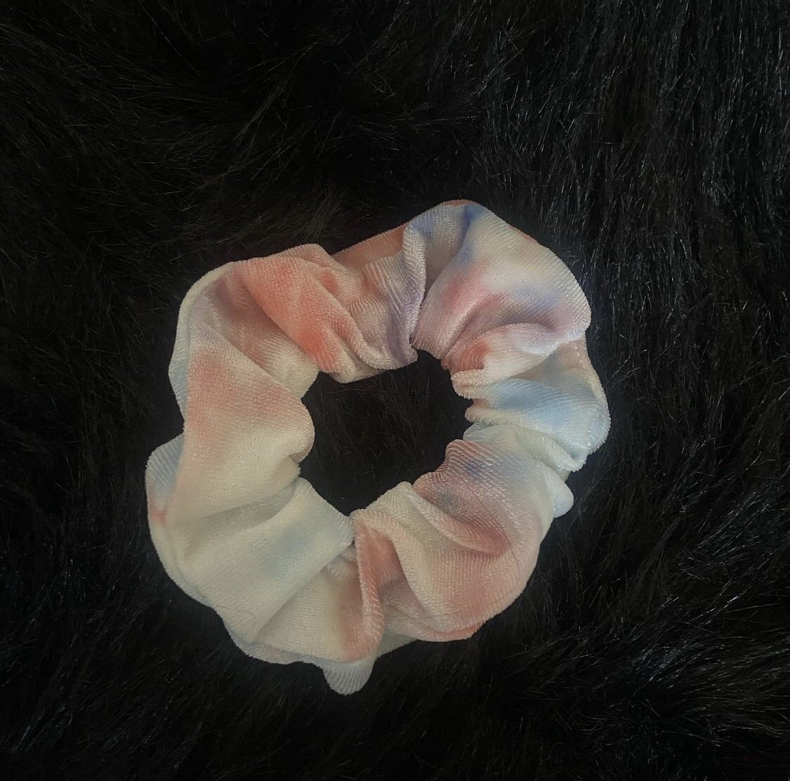 emareneegreen's tweet photo. Hair scrunchies 🤩 

#beautyyispromised #BlackOwnedBusiness #smallbusiness #hairaccessories #hairscrunchie #fashion #retweet #share #like #comment https://t.co/jwZrLByMb9