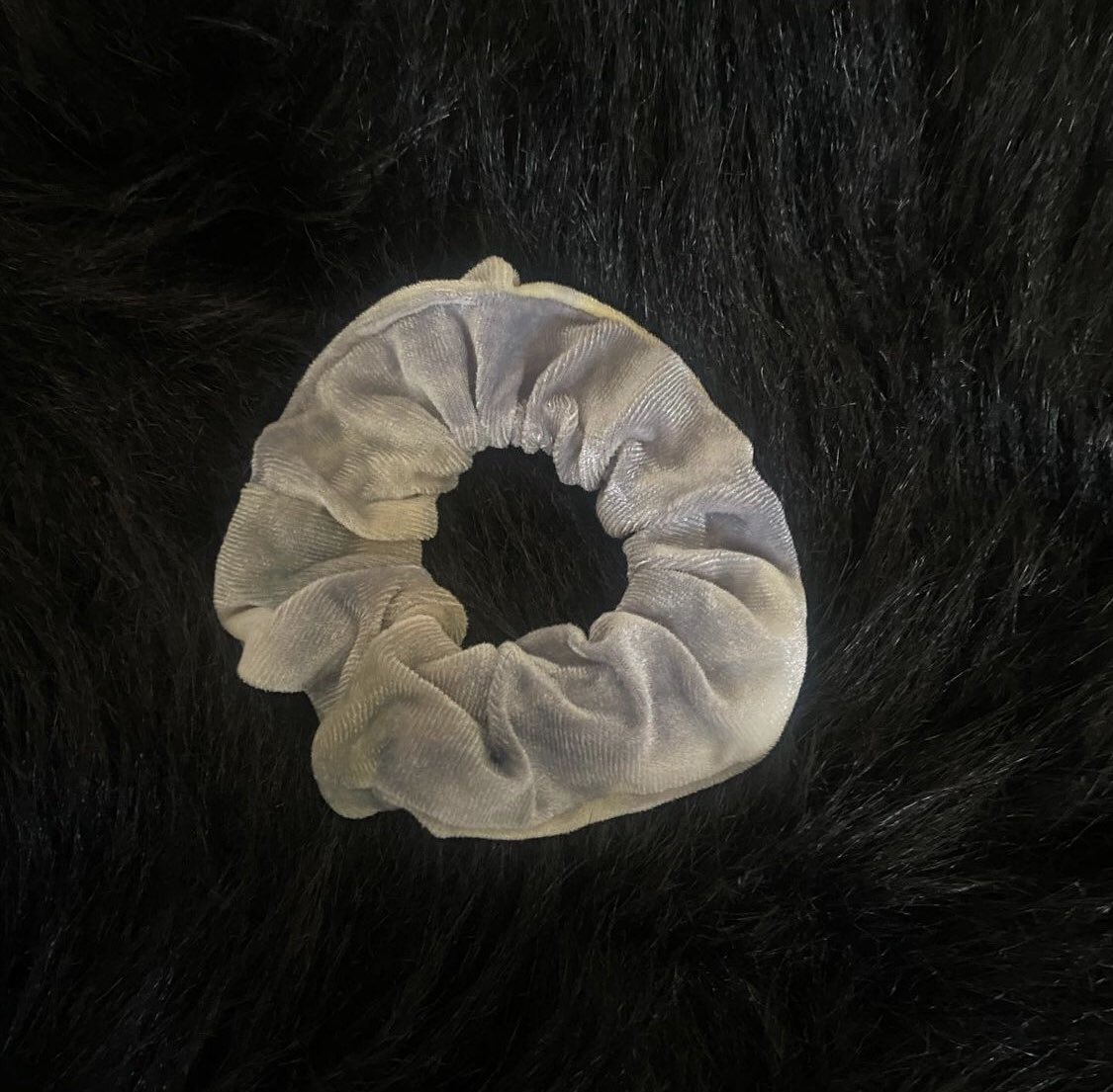 emareneegreen's tweet photo. Hair scrunchies 🤩 

#beautyyispromised #BlackOwnedBusiness #smallbusiness #hairaccessories #hairscrunchie #fashion #retweet #share #like #comment https://t.co/jwZrLByMb9
