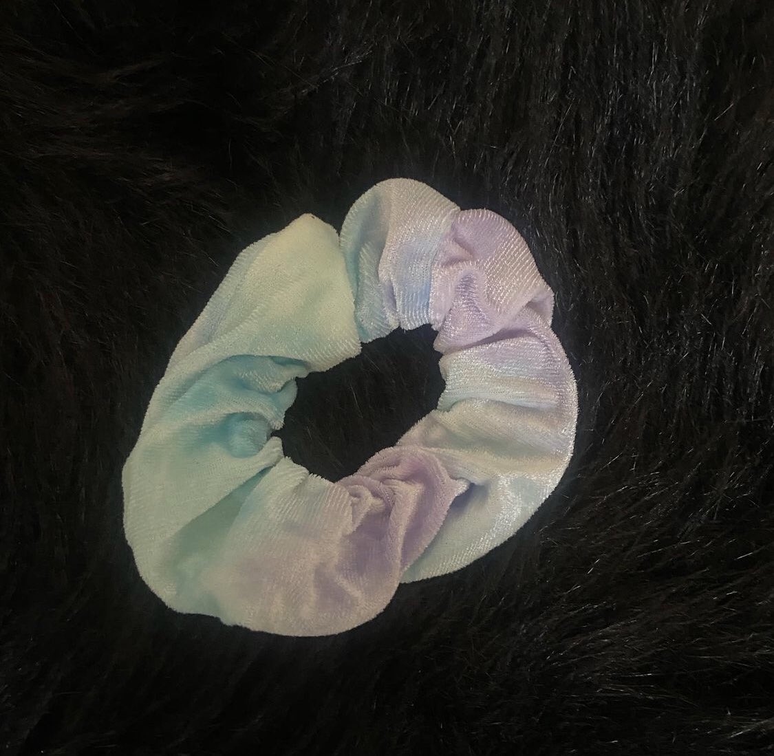 emareneegreen's tweet photo. Hair Scrunchies 🤩 

#beautyyispromised #BlackOwnedBusiness #smallbusiness #hairaccessories #hairscrunchies #fashion #retweet #share #like #comment https://t.co/zGhpQYWppF