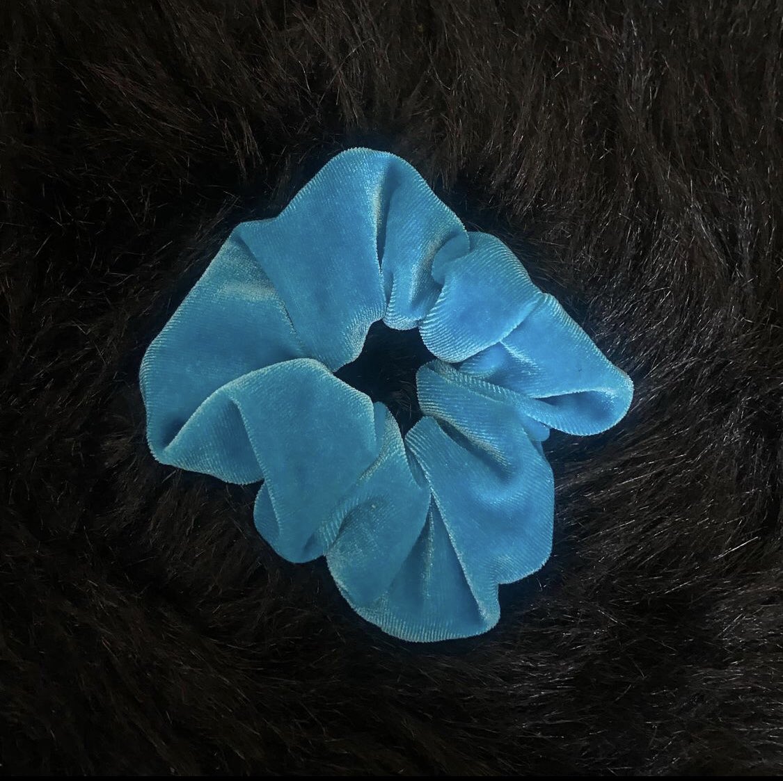 emareneegreen's tweet photo. Hair Scrunchies 🤩 

#beautyyispromised #BlackOwnedBusiness #smallbusiness #hairaccessories #hairscrunchies #fashion #retweet #share #like #comment https://t.co/zGhpQYWppF