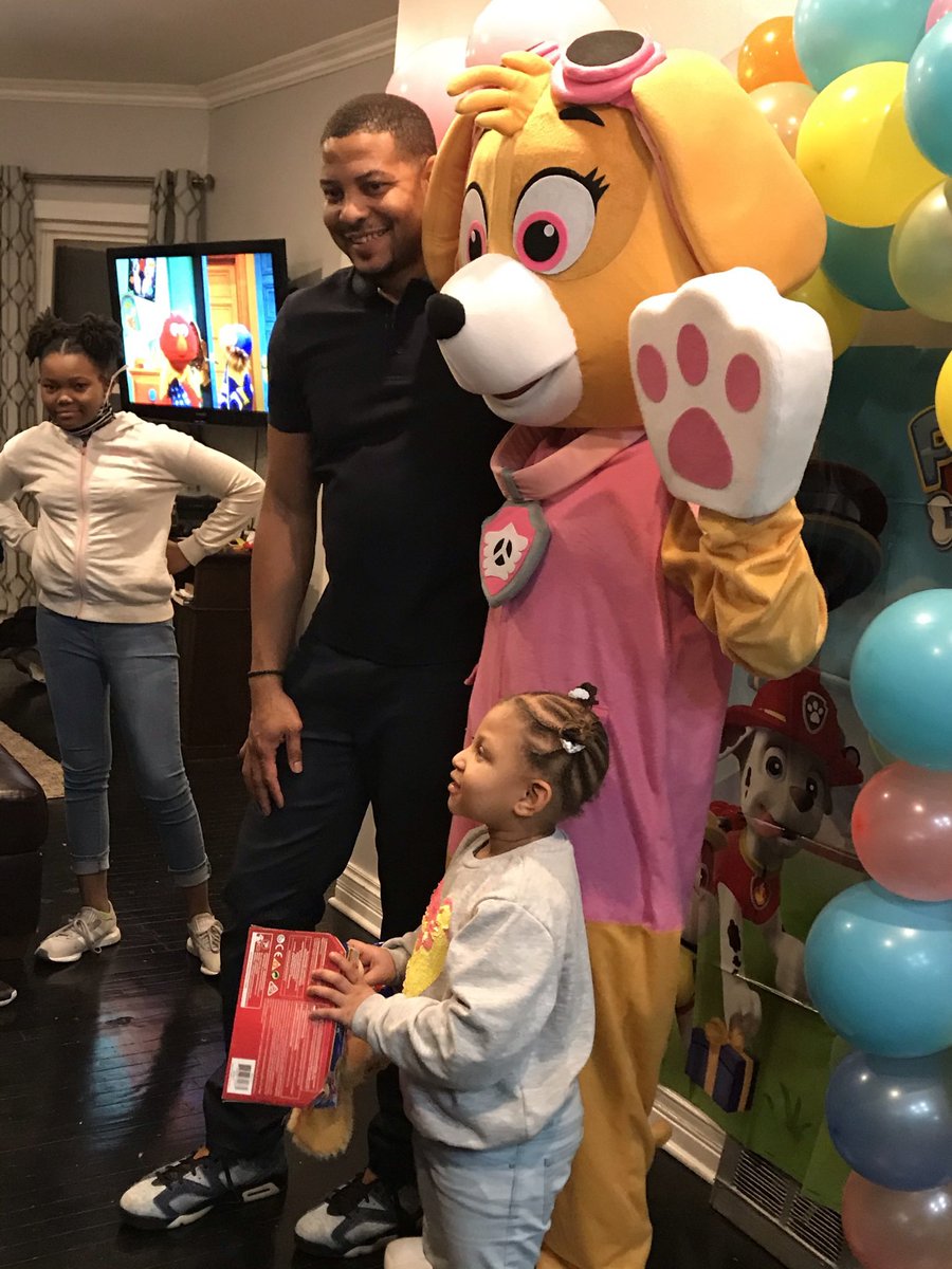 DanceCharacter5's tweet photo. Happy birthday baby Aubrey! #DanceCharacters https://t.co/6XTEyG6UqD