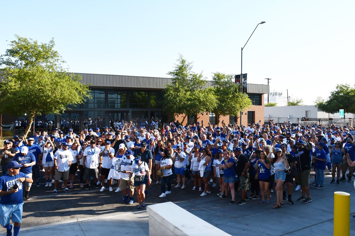 Pantone294's tweet image. We are 1400 deep at Chase Field! 🙌