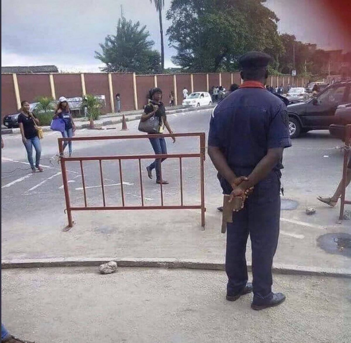 Tutsy22's tweet photo. Nigeria is not a serious country, when you see it RT. 😑

Goodnight. https://t.co/FEddQQkRmX