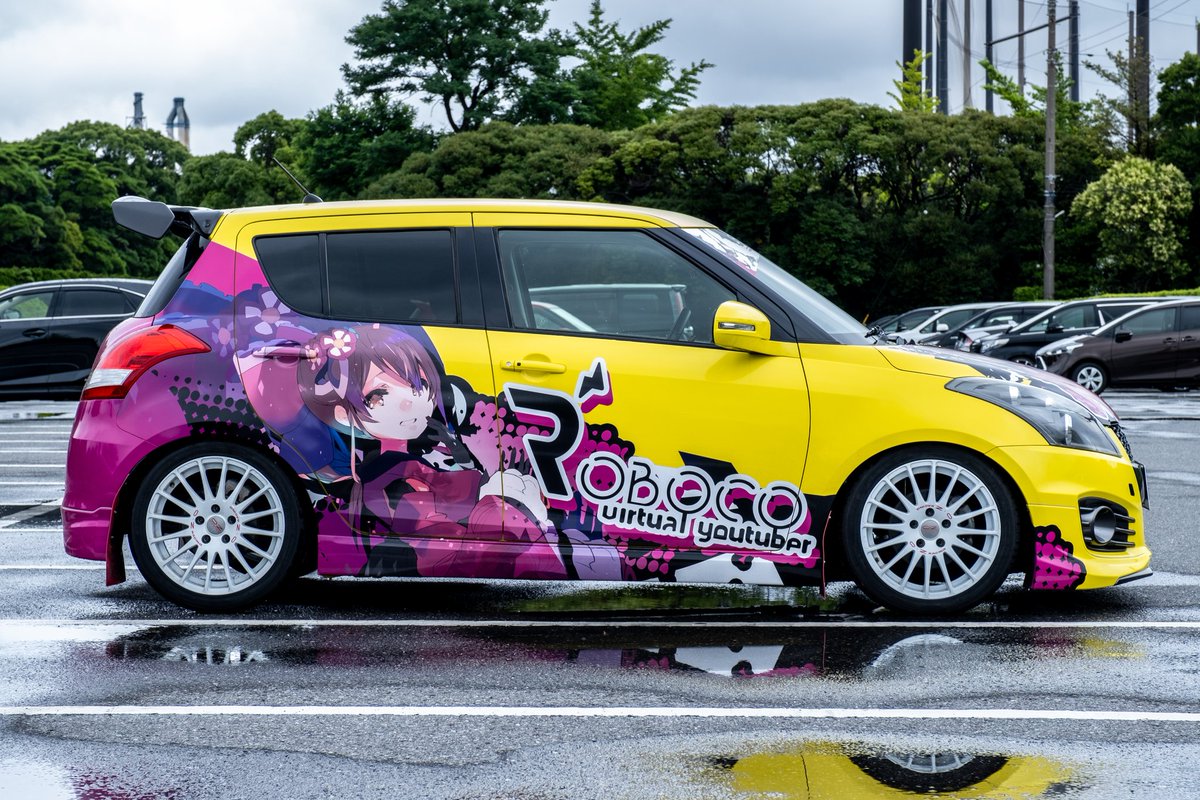 yukasuberi's tweet photo. はろーぼー！！
この度ホロライブ0期生"超"高性能ロボットのロボ子さん仕様の痛車になりました！！

デザイン:@Liese_s1 様
印刷、施工:@SakataDesigners 様
書き下ろしイラスト:@mgnprmg 様
関わって頂いた方々ありがとうございました！

#SectorOne
#ホロライブ
#ロボ子さん 
#ロボ子Art https://t.co/tH8jCgAyiG