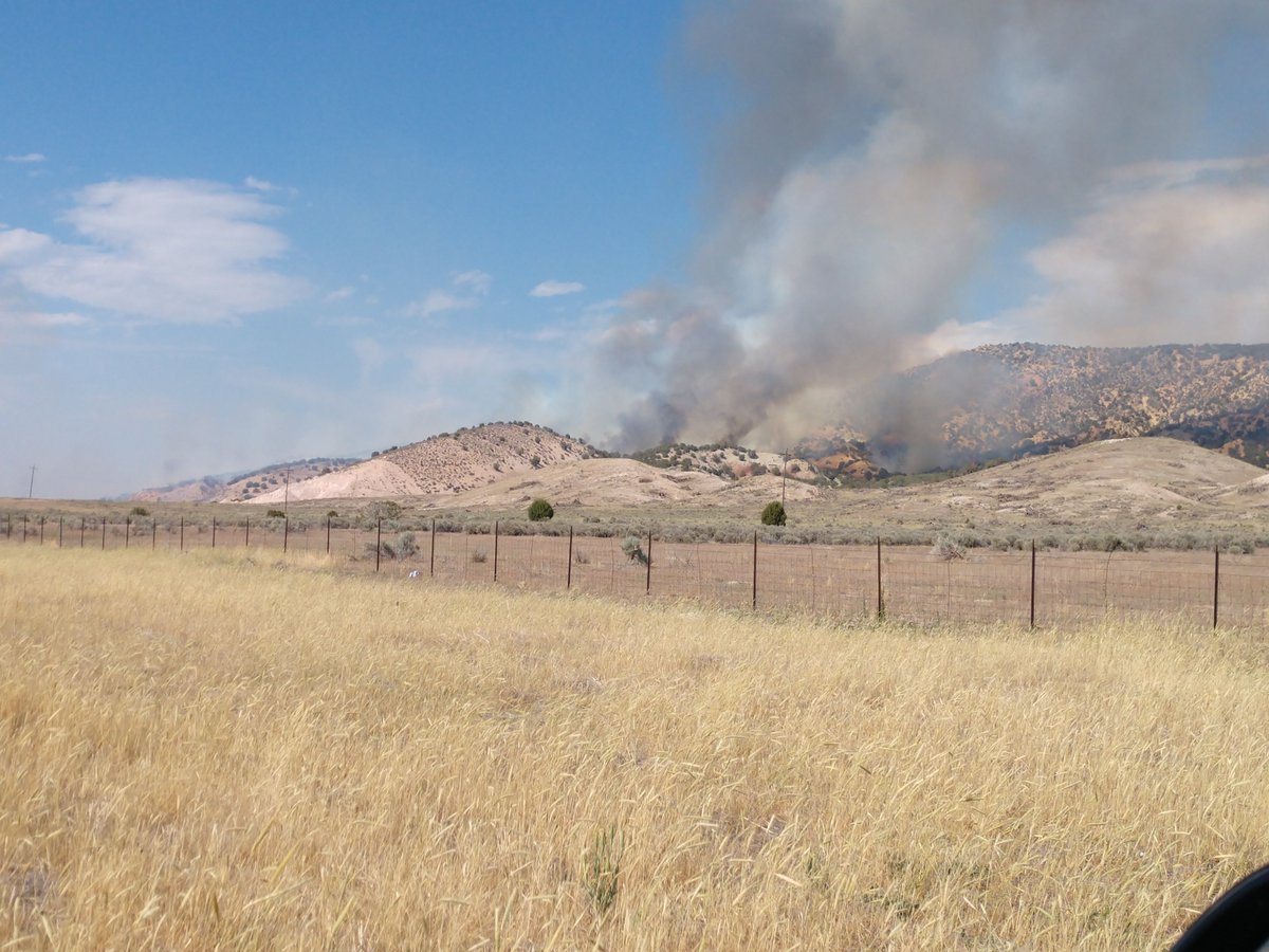 KSL5TV's tweet photo. UPDATE: The #MM17Fire, located south of Levan and east of State Route 28 in Juab County, has burned an estimated 150 acres. Multiple resources are responding.
π·: Michael Royce
Details: https://t.co/BBLoHzrBQ2 https://t.co/mtcviG8j0v
