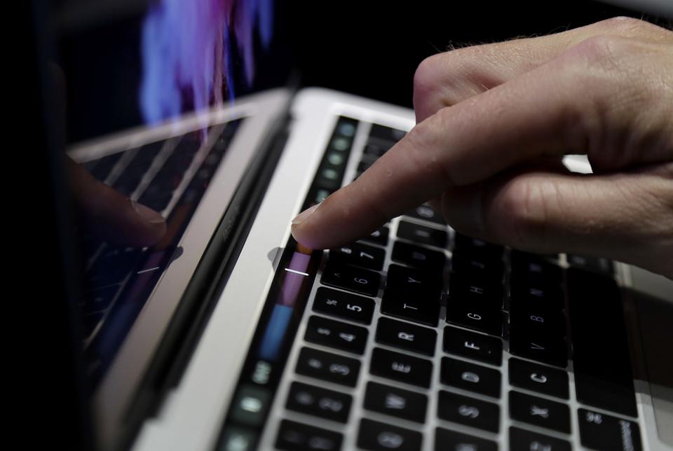 ForbesTech's tweet photo. New Apple Leak Reveals Powerful MacBook Pro Features https://t.co/KmuYo4KCFb https://t.co/w3N2ahyQJT