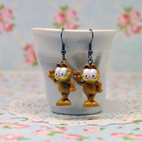 SevenkeysE's tweet photo. Garfield  Earrings, cute https://t.co/o72UaUnz4t via @EtsySocial #etsyshop  #etsy #etsyshop #valentinedaygift  #funstockingfiller #BestF https://t.co/wWUeVQJRAy