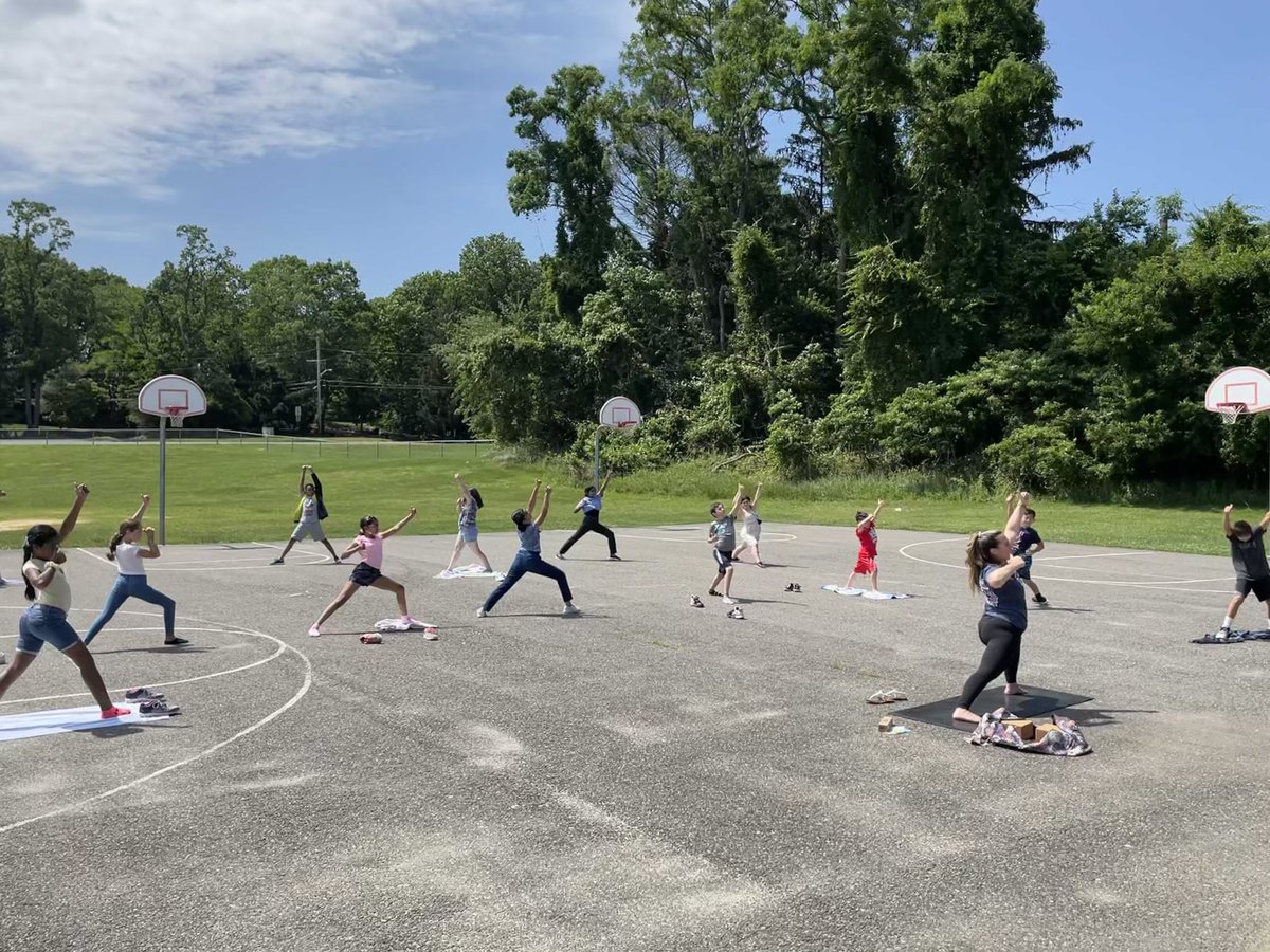 RobertsvillePE's tweet photo. Our @RobertsvilleES students got to experience a fantastic #yoga class held by @MsFlaccavento ! Big thank you for spreading positivity throughout our 5th grade! https://t.co/fJjmyHFHmL