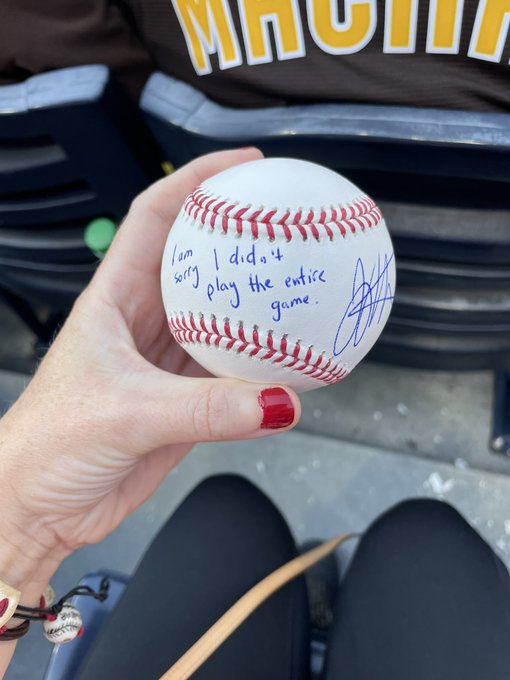 MLBONFOX's tweet photo. This young fan was disappointed when her favorite player ever, Joey Votto, was ejected in the 1st inning today because she couldn't watch him play. Votto later sent her a signed ball saying he was sorry that he couldn't play. 🙏❤️

(via @SuperBarry11) https://t.co/kXi5mIkOzv