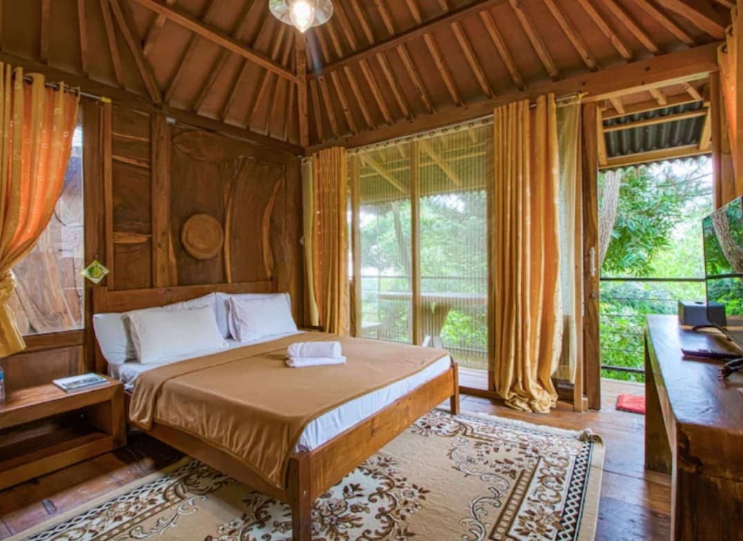 Rekomendasi penginapan dengan suasana chill di  kawasan Puncak🍃🍃

Cocok untuk melepas penat dari perkotaan

                                      👇A Thread👇