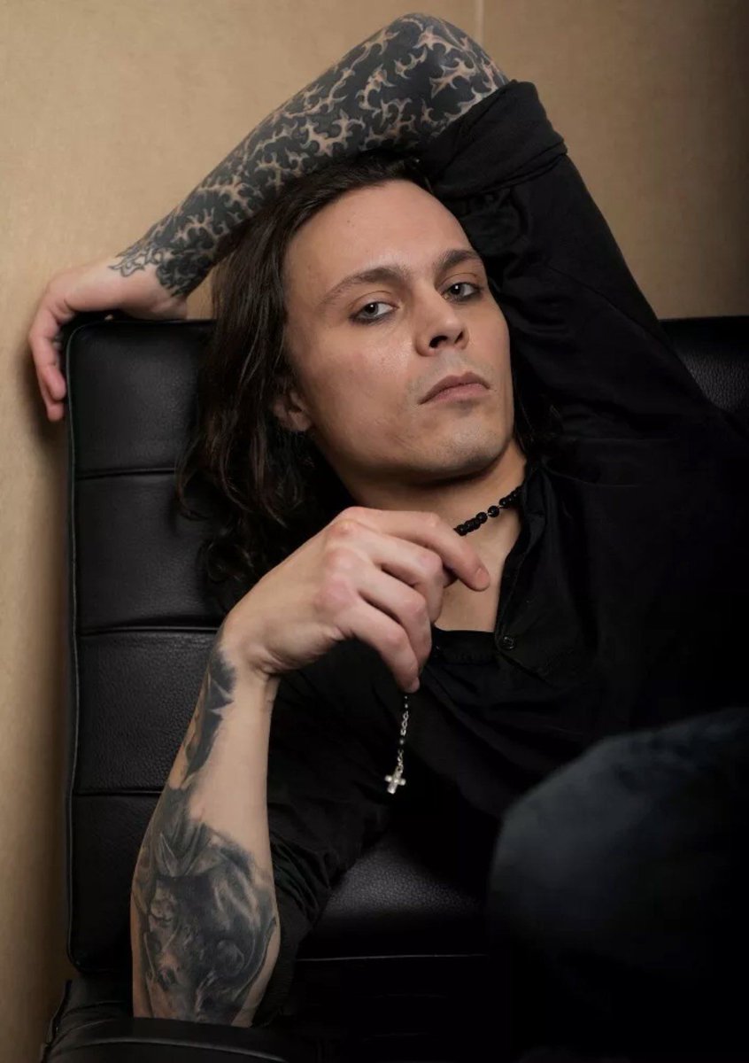 KeyleeMotionle1's tweet photo. Photos of Ville and Ricky that radiate the same energy - a thread https://t.co/Qv7yaceOzl