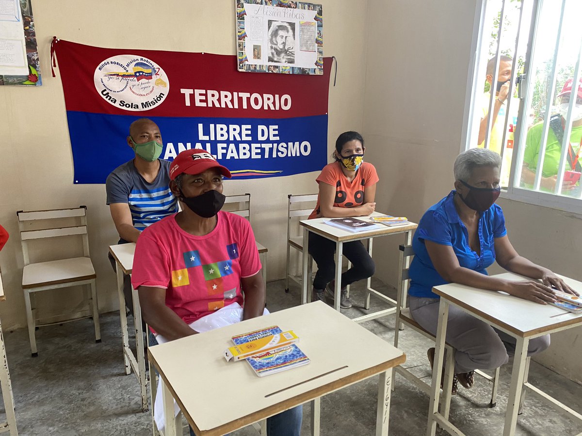 luiscarPSUV's tweet photo. #PatriaVictoriosa la fase del recorrido por las Instalaciones de la Base de Misiones Socialistas, nos conseguimos con las políticas del Seguro Social, con las Misiones Educativas, con Somos Venezuela, en general con la Organización para el Buen Vivir #GuarenasAñoCuatricentenario https://t.co/xe7OKLNqa1