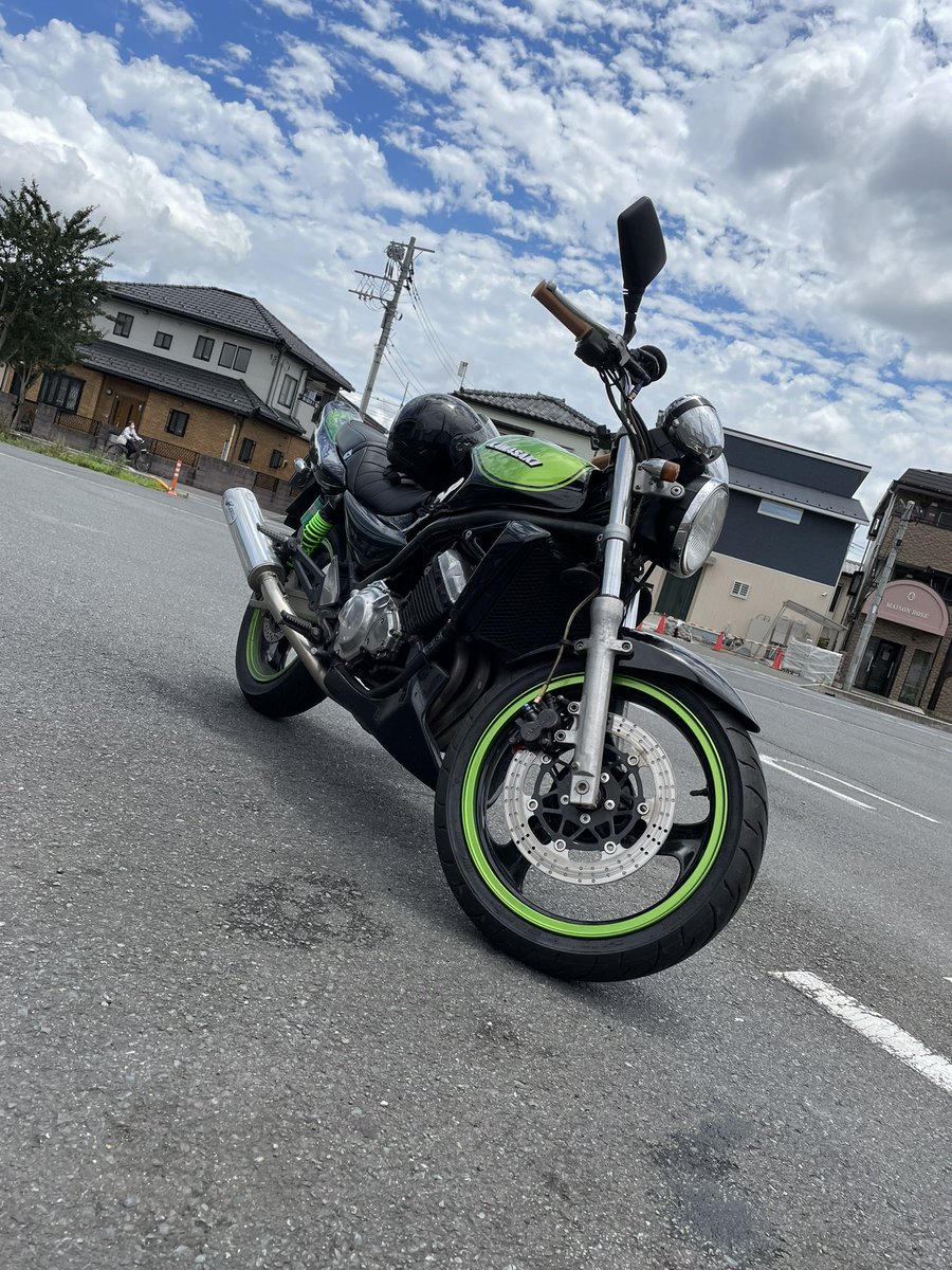 barius_baribari's tweet photo. 晴れたので、バリオス君の栄養補給に
（給油）

#バリオス2
#barius2
#kawasaki
#バイク乗りと繋がりたい
#バイク好きと繋がりたい
#ツーリング仲間がほしい https://t.co/910YU1KVEi