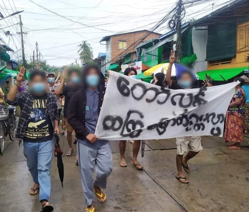 _ymir_22's tweet photo. Youths from North Oakkala and East Dagon marched together to against Military Regime. 
#WhatsHappeningInMyanmar 
#June20Coup https://t.co/SQuy6I5rn4 https://t.co/RY8qpeSRPz